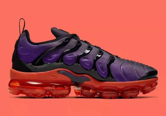 black & purple air vapormax run utility sneakers